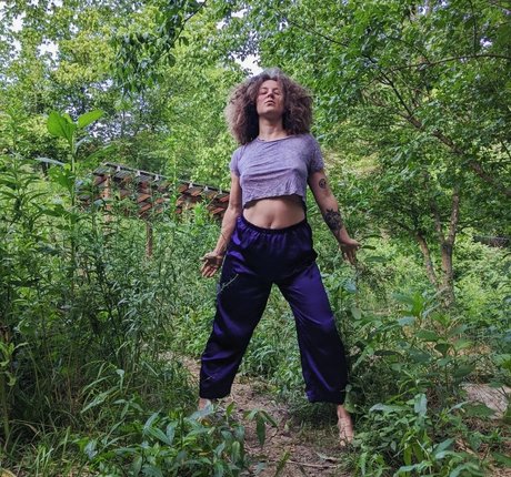 Hallee Hirsh modèle artistique collection