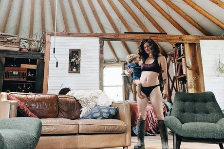 Hallee Hirsh modèle érotique image