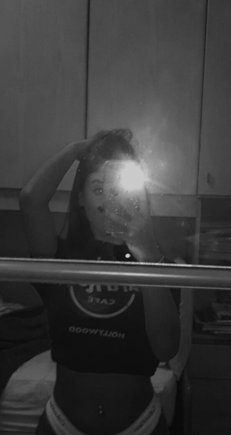 marzia bonelli modèle sympa des photos