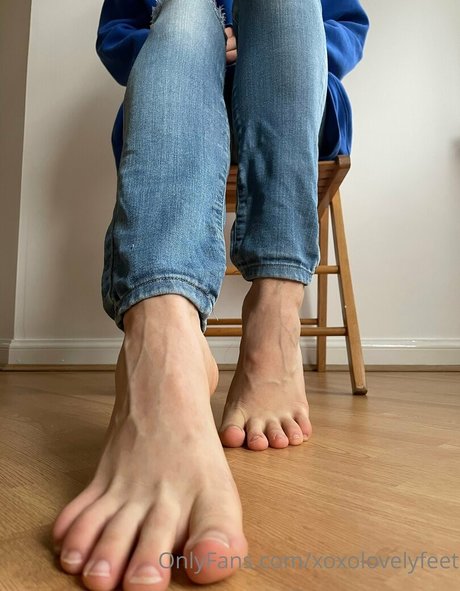 xoxolovelyfeet sexe star photo