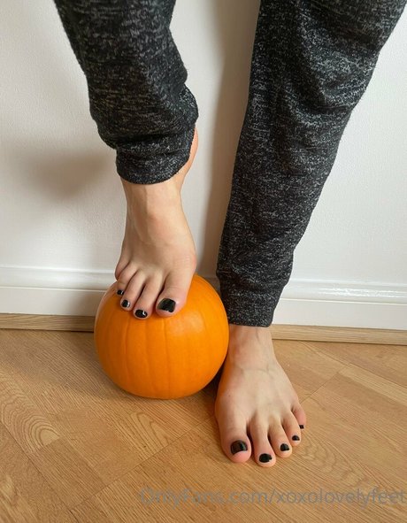 xoxolovelyfeet étoile nue img