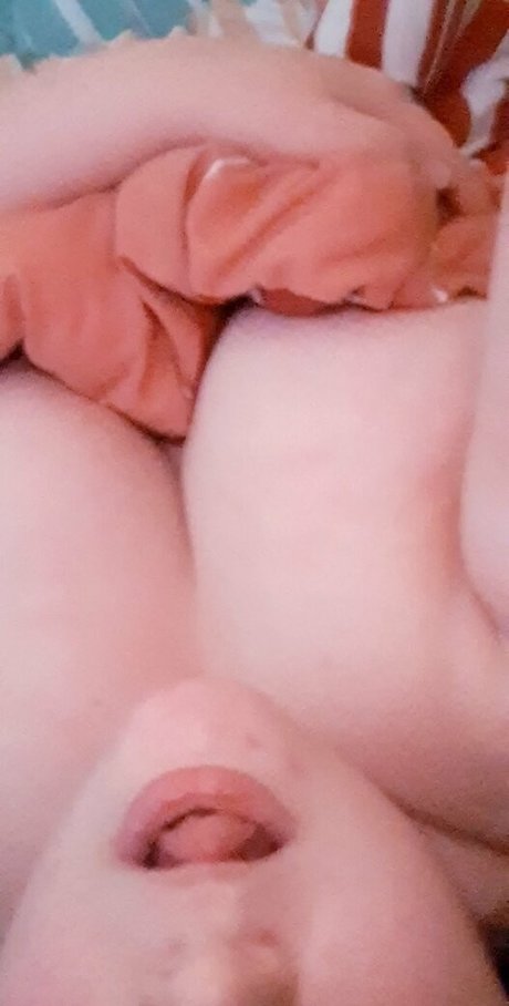 chubby little kitty actrice adulte photo