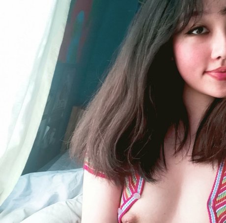 tinybooobs modèle gratuit photos