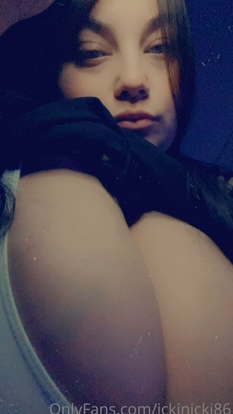 ickinicki86 étoile érotique galeries