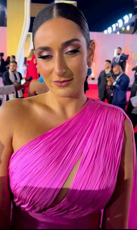 Amina Khalil star du porno en haute qualité archive