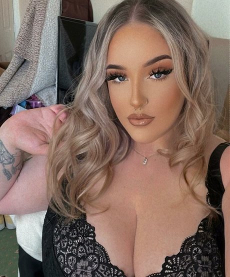 lingerie blanche onlyfans parfait et sexy photo