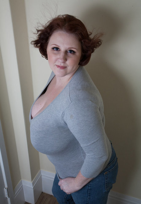 fille courbée dà côté onlyfans belle gratuite galeries