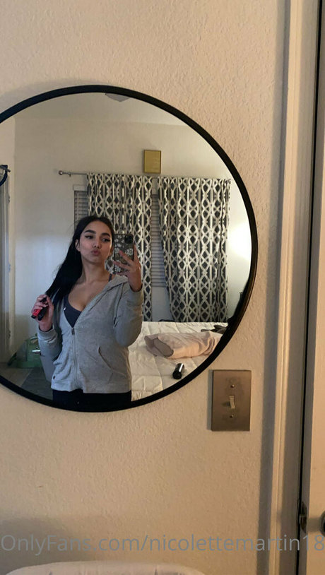 nicolettemartin18 actrice chaude galeries