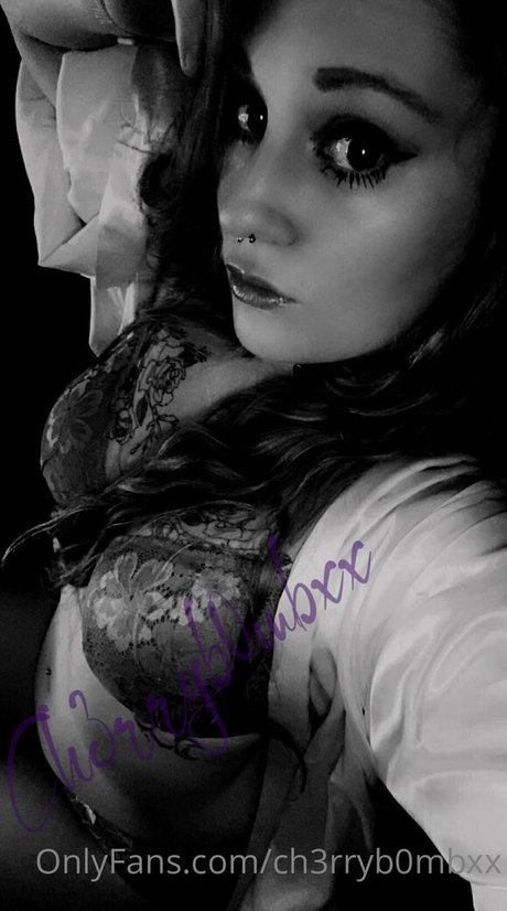 ch3rryb0mbxx star du porno adulte des photos