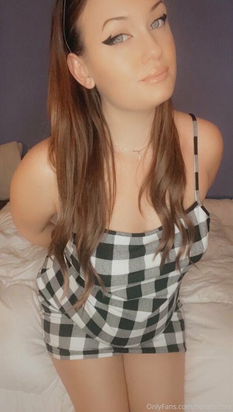 noraforfree beau modèle photo