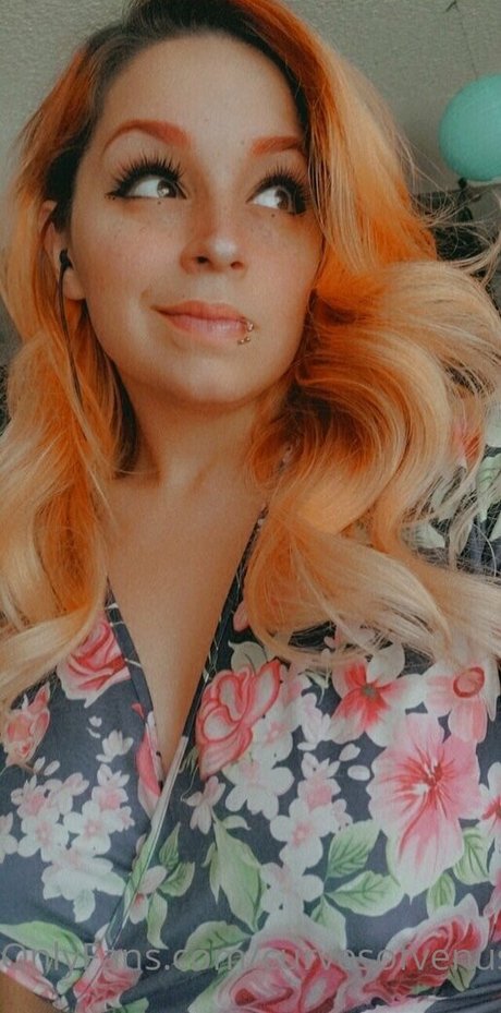 curvesofvenus modèle nu photos