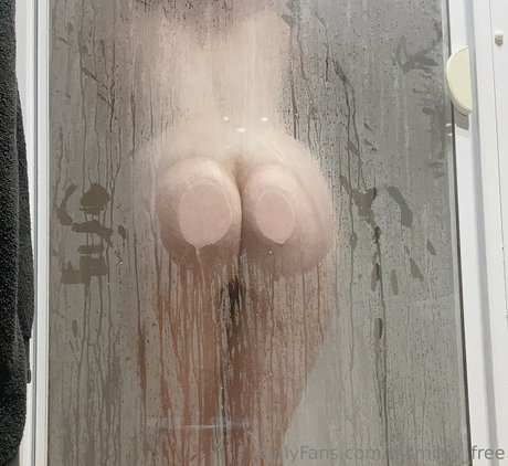 miimilyy free actrice artistique des photos