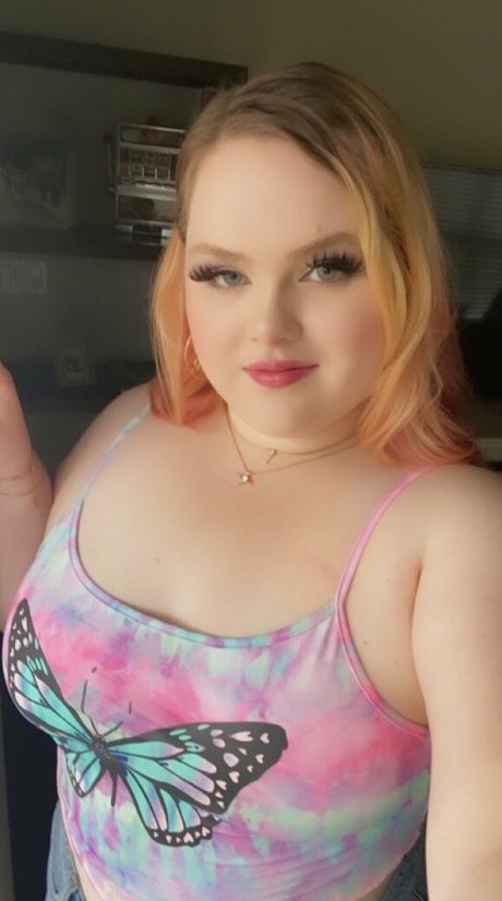 laylaluckie24 modèle pornographique galerie