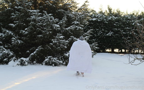 hugeandhung mannequin photo