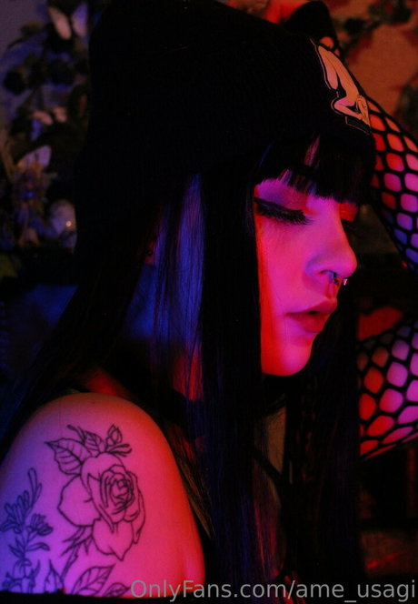 ame usagi modèle sexy archive