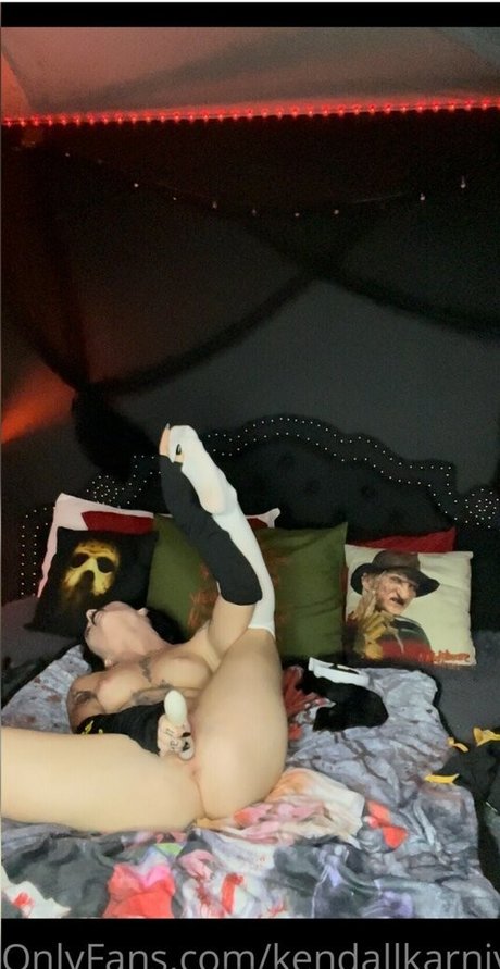 Karnival Kendall étoile adulte galerie