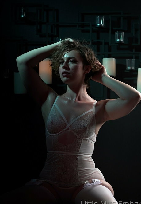 littlemissembry modèle sympa des photos