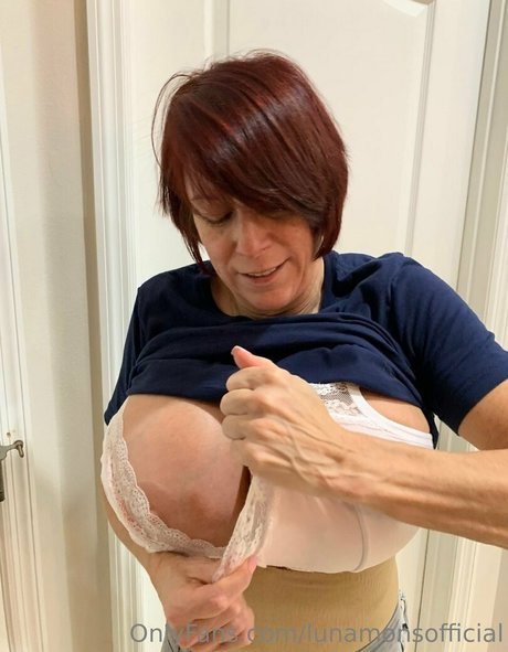 lunamonsofficial sexe star photo