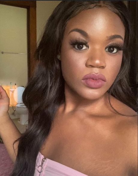 plushd0ll beau modèle img