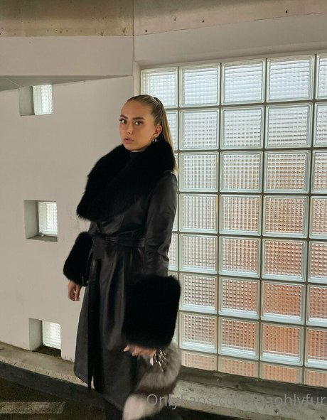 naohlyfur actrice galeries