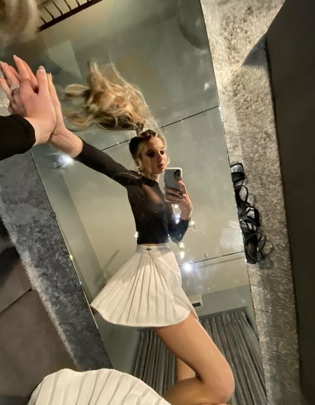 enceintes soumises onlyfans haut nu image