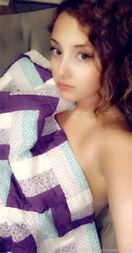 mustbecoralee actrice exclusive images