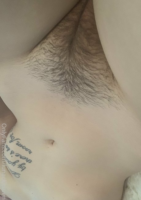 pom-pom girl asiatique onlyfans parfait et sexy des photos