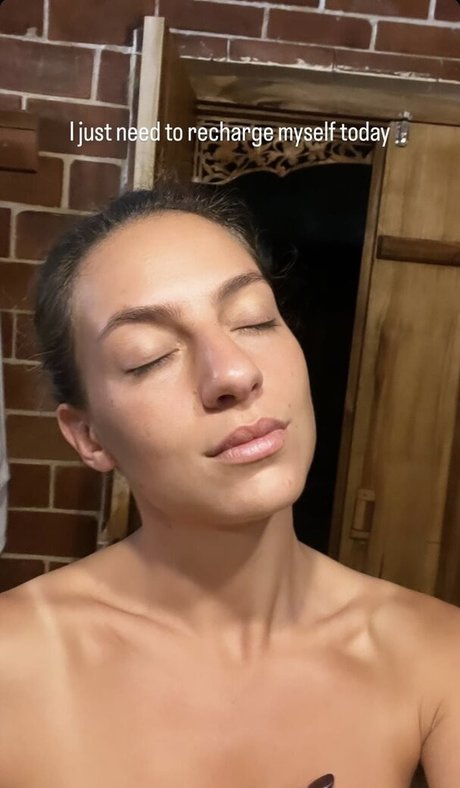 Ariel Kahana star du porno sexy photos