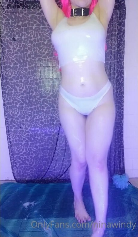 Nina Windy modèle sympa galeries