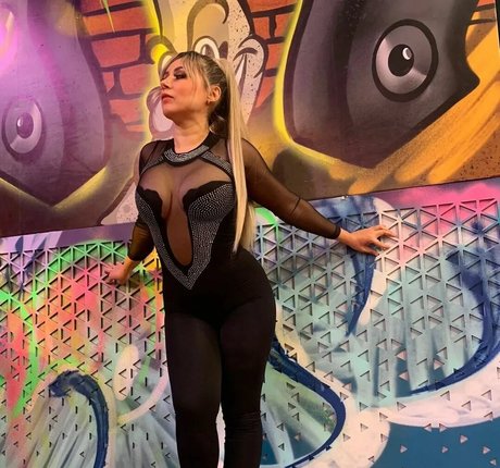 Nina Windy meilleure star du porno archive