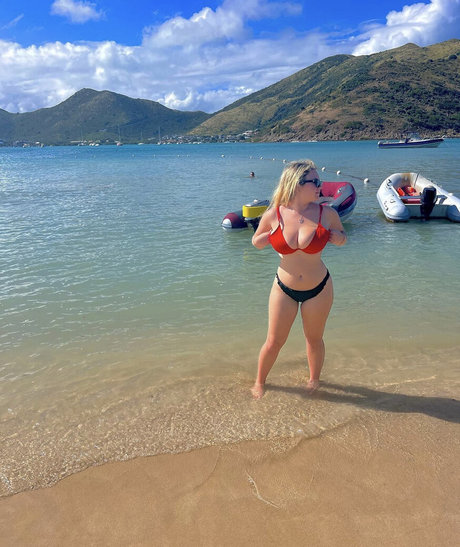 sexe en bikini uniquementfans chaud parfait image