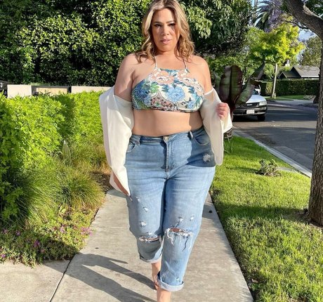 CarlaLuxx modèle joli galeries