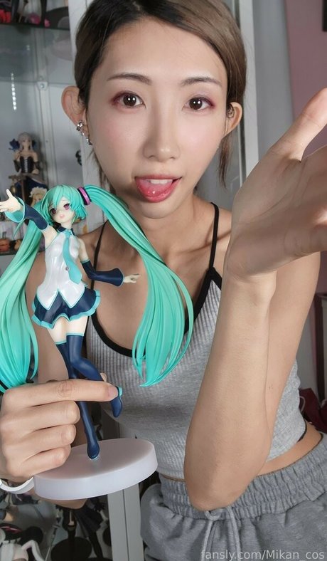 MikanCos jolie star du porno img