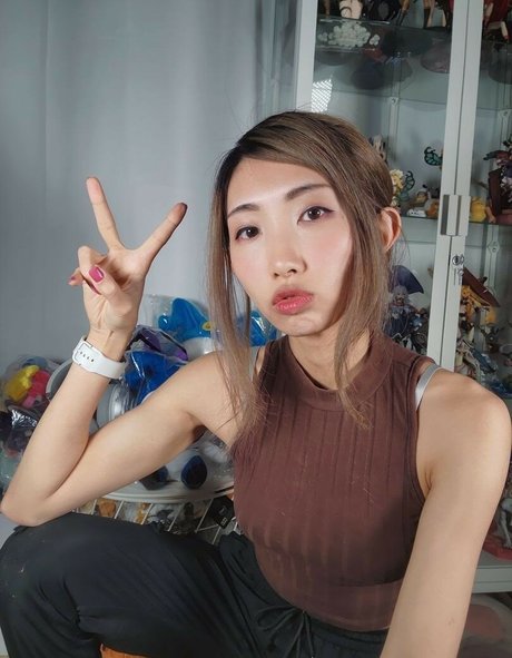 MikanCos modèle de haute qualité photo