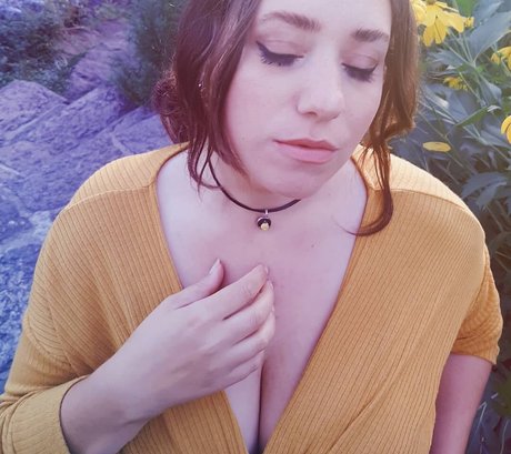 femme nue onlyfans assez érotique photo