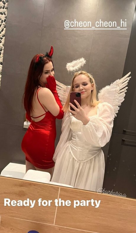 Meghinka modèle érotique img