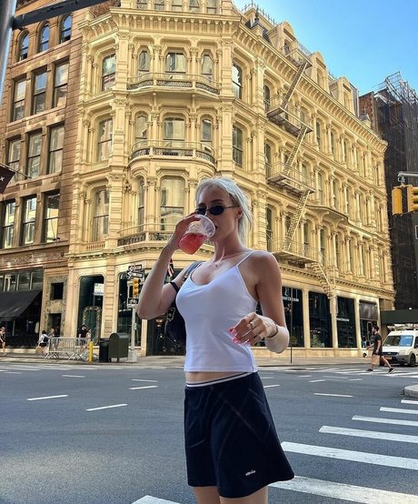 Rachael Nyhuus modèle érotique images