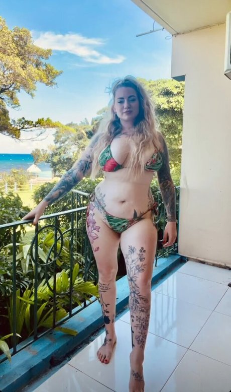 Sinead Bales star du porno exclusive image