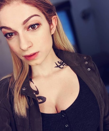 fellation publique onlyfans art haute définition img