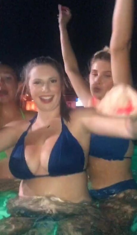 milf aux cheveux noirs onlyfans exclusivité pornographique collection