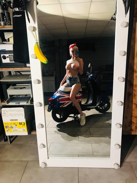 Alisa Liss star du porno en haute qualité photo