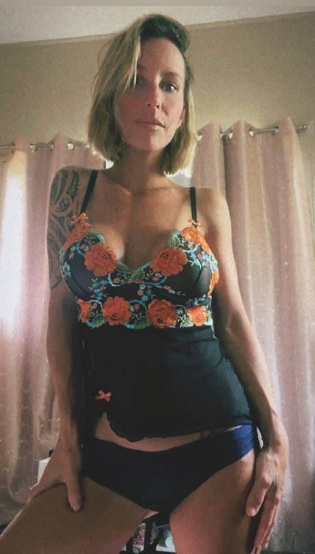 Lyssa Chapman modèle xxx collection