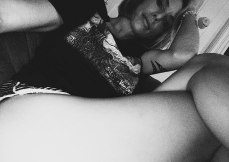 Lyssa Chapman nus star du porno galeries