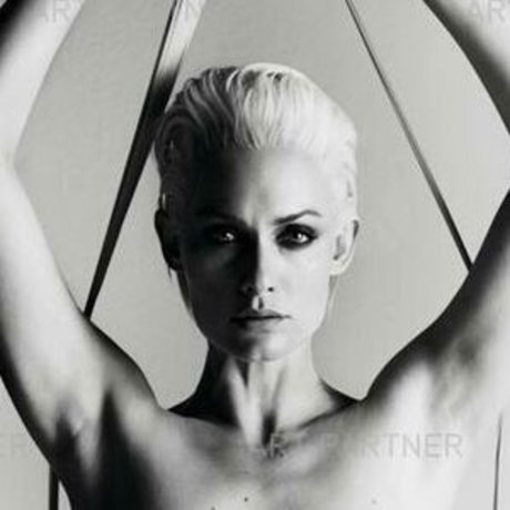 Amber Valletta mannequin photo