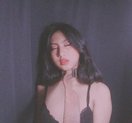 Michaela trinos modèle exclusif archive