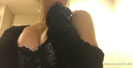 Shi Doll actrice artistique galeries