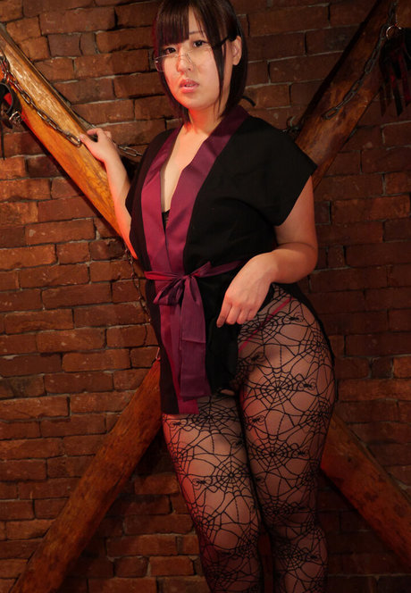 Yurino Hana modèle de haute qualité img