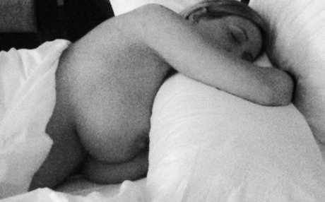 blonde mature uniquementfans haut images