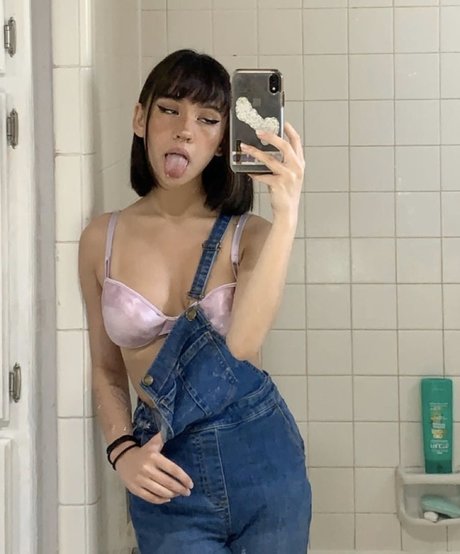 deathtonotsam modèle nu photo