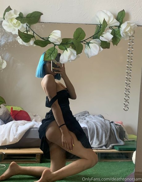 deathtonotsam modèle des photos